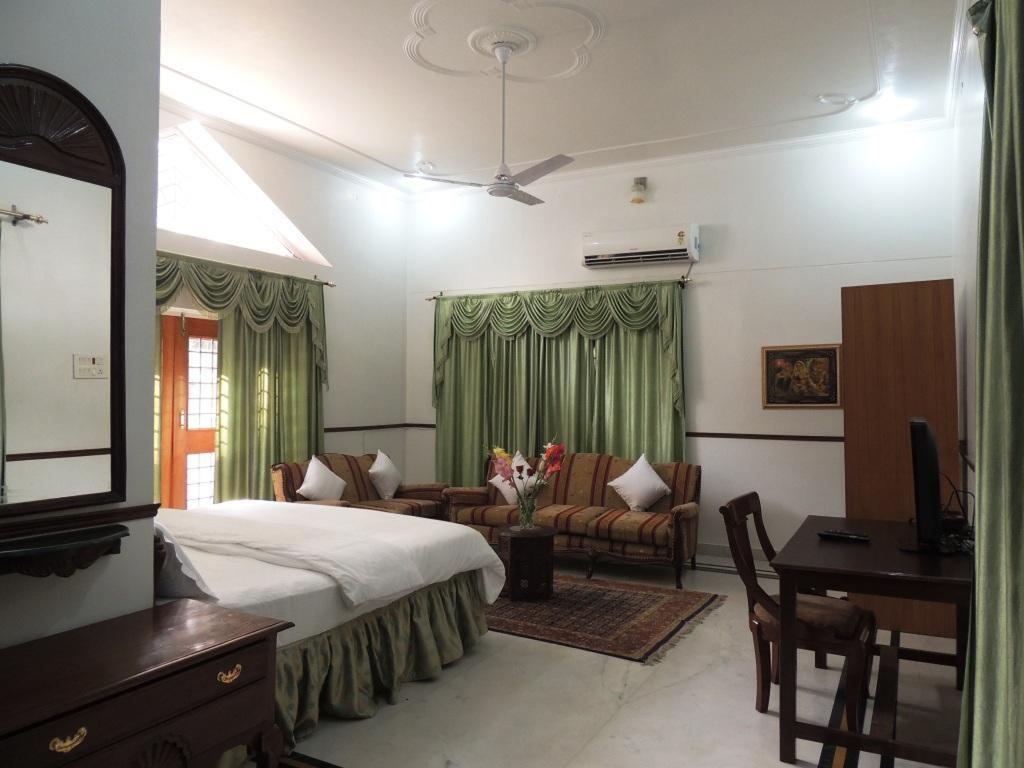 Allāhābād Junction Kunjpur Guest House חדר תמונה