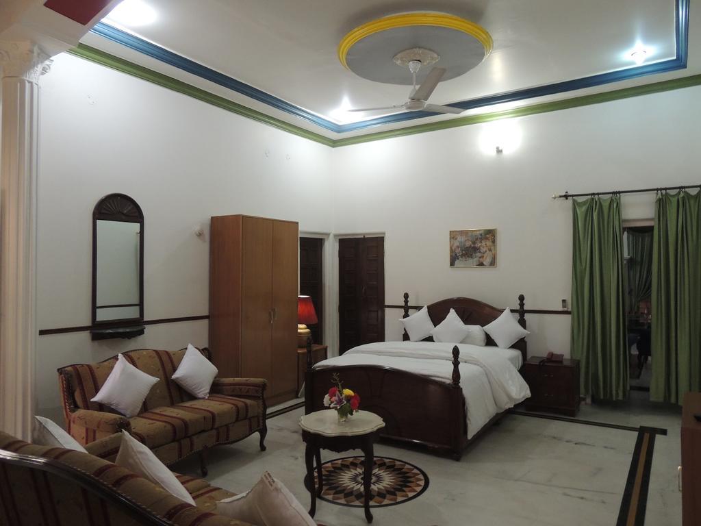 Allāhābād Junction Kunjpur Guest House חדר תמונה