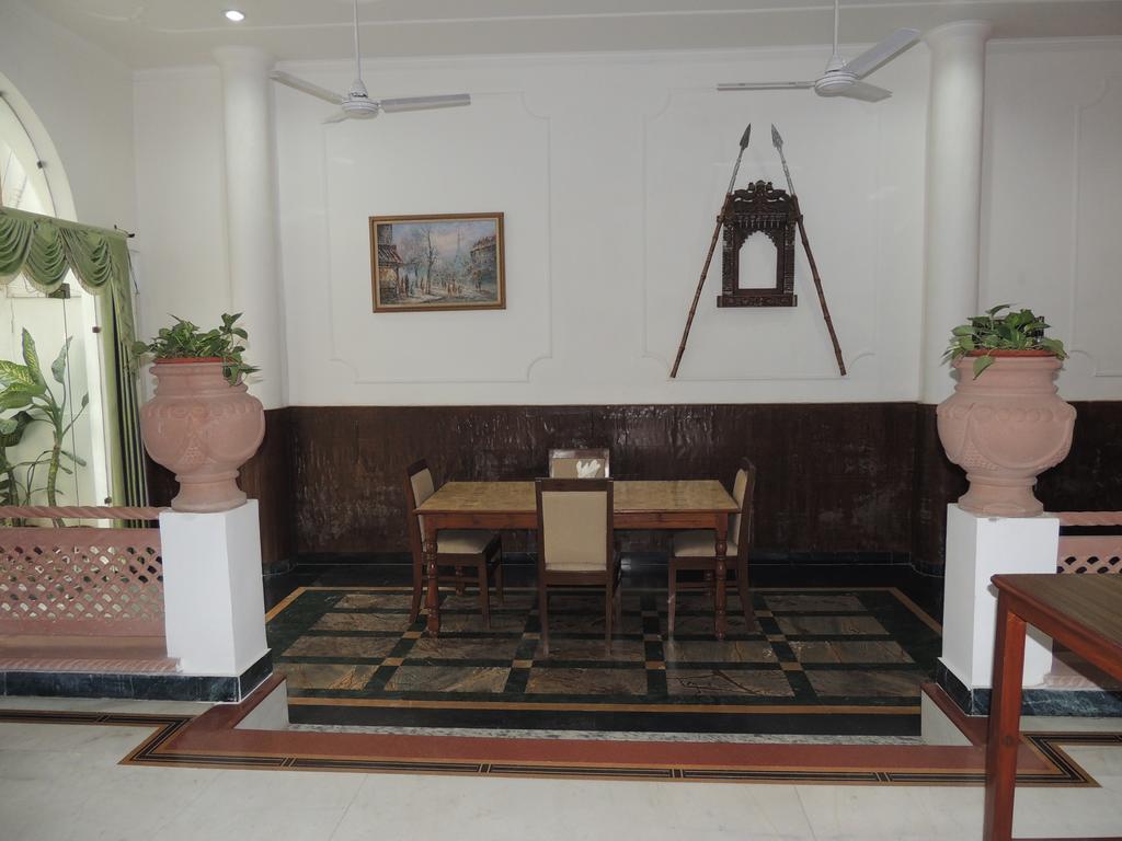 Allāhābād Junction Kunjpur Guest House מראה חיצוני תמונה
